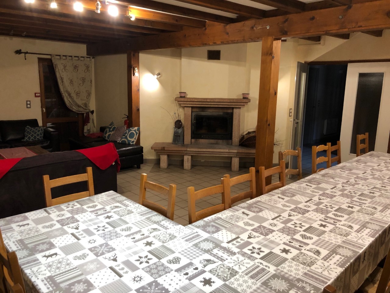 https://closmalpre.com/app/uploads/2024/07/hebergement-chalet-epinette-6.jpg