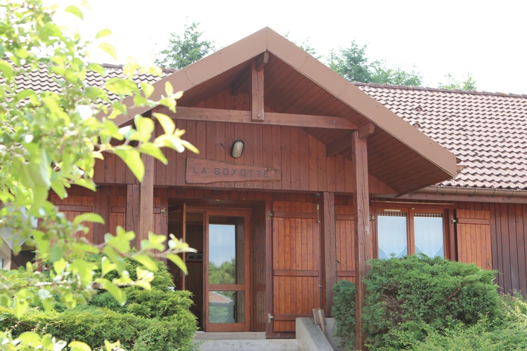 https://closmalpre.com/app/uploads/2024/07/hebergement-chalet-soyotte-2.jpg